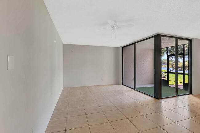 Building Photo - 950 Lavers Cir