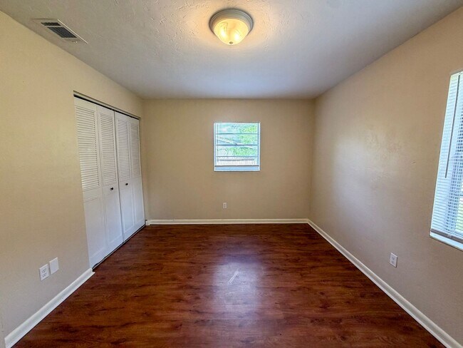 Building Photo - Move-in Ready Recently Updated 4BR/2BA House in Alachua! *Approved Application*