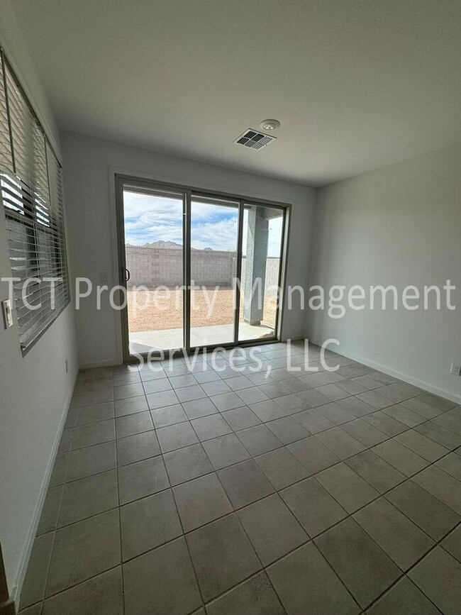 Building Photo - Beautiful newer home in San Tan Groves