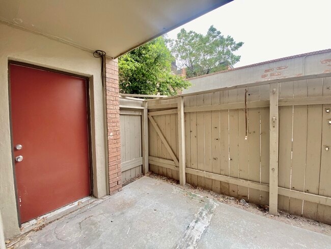 Building Photo - 4433 N Stanton St