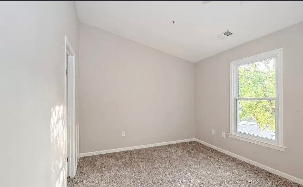 Building Photo - 15501 Empress Way