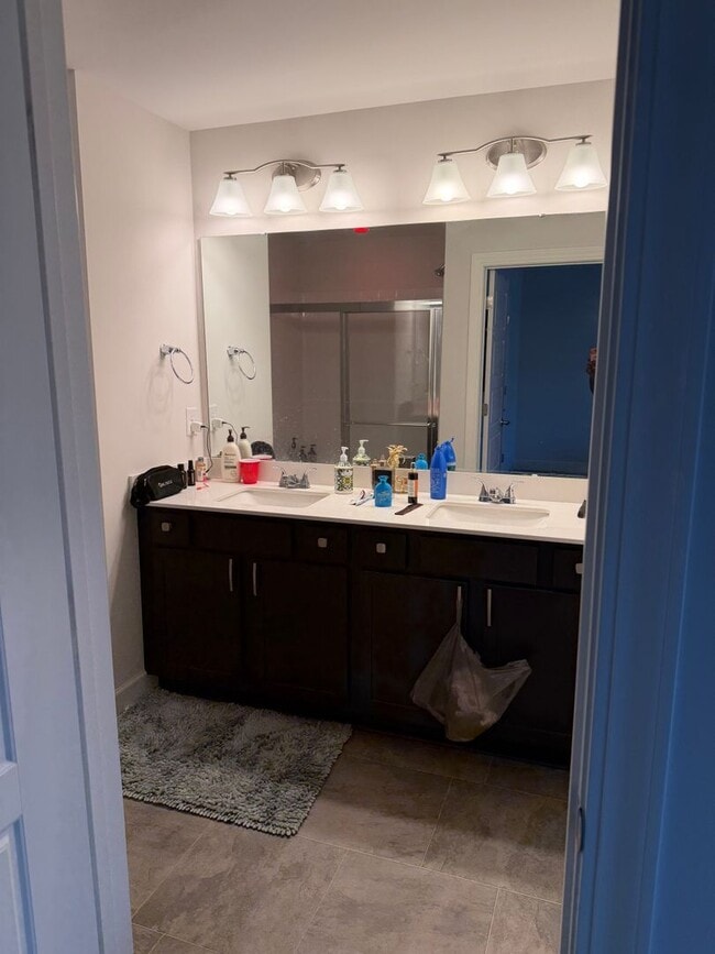 Building Photo - 3 Bedroom 2.5 Bath Townhome is the Madison Park area!!!