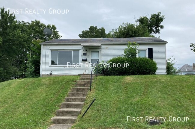 Primary Photo - Single Family, 2 Bedroom Home for Rent. Mo...