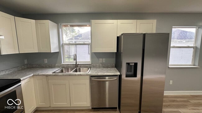 Building Photo - 1107 E Mulberry St