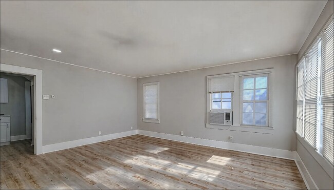 Building Photo - 121 W Moore St