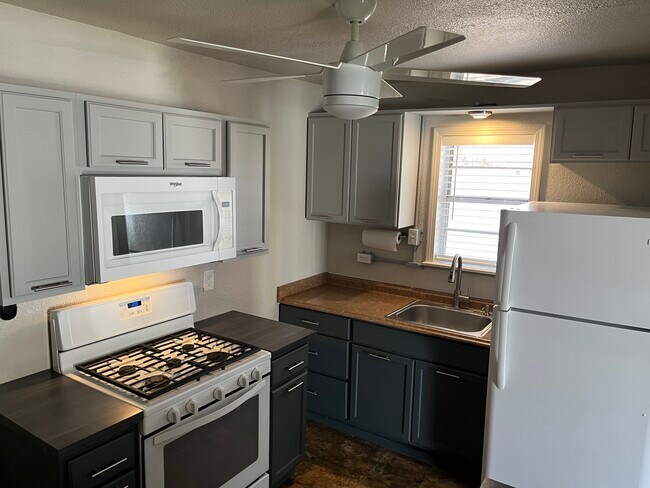Primary Photo - 1506 E 5th St