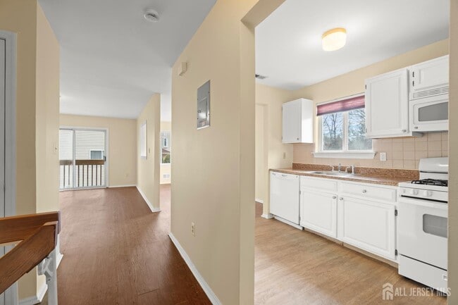 Building Photo - 1606 Madaline Dr