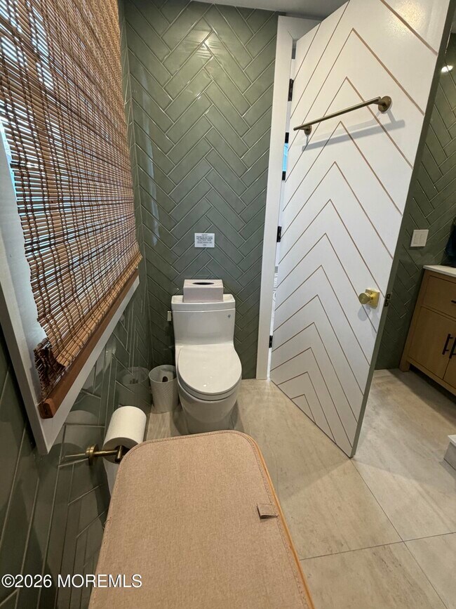 Building Photo - 825 Norwood Ave