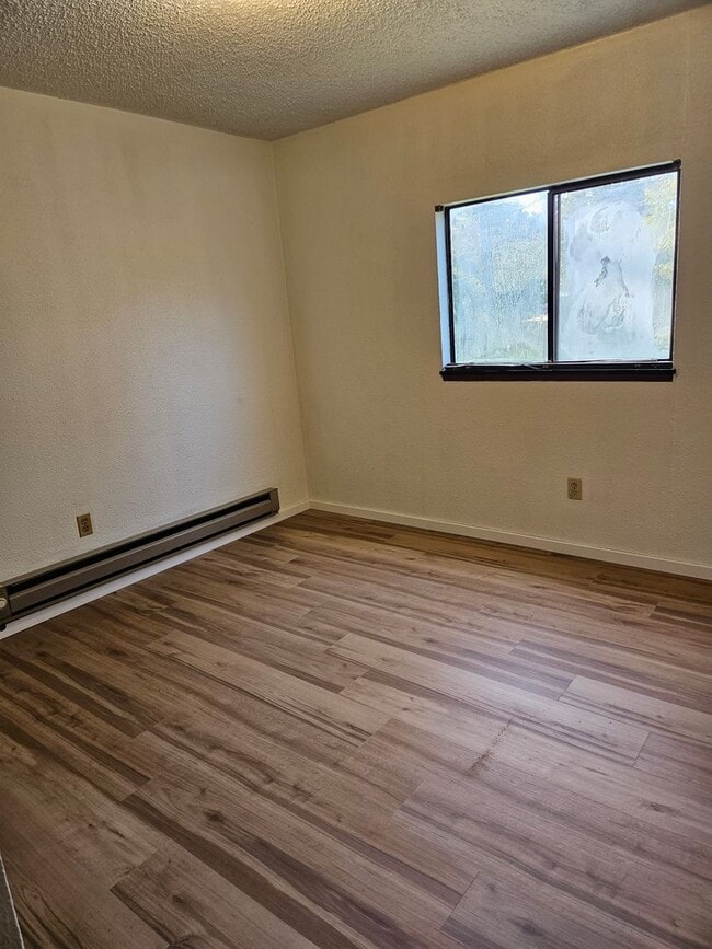 Building Photo - 2bd 1ba W/Fenced Yard