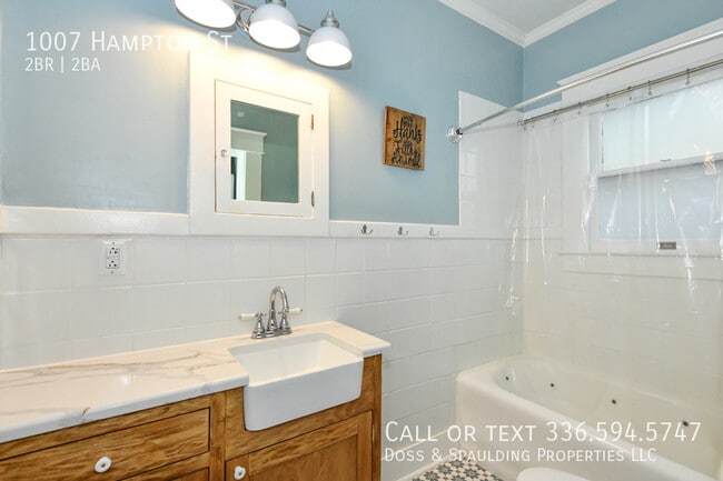 Building Photo - 1007 Hampton St