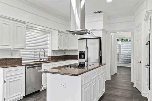 Building Photo - 545 Oak Hill Dr