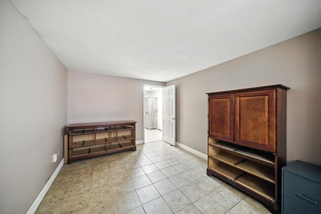Building Photo - 224 48th St