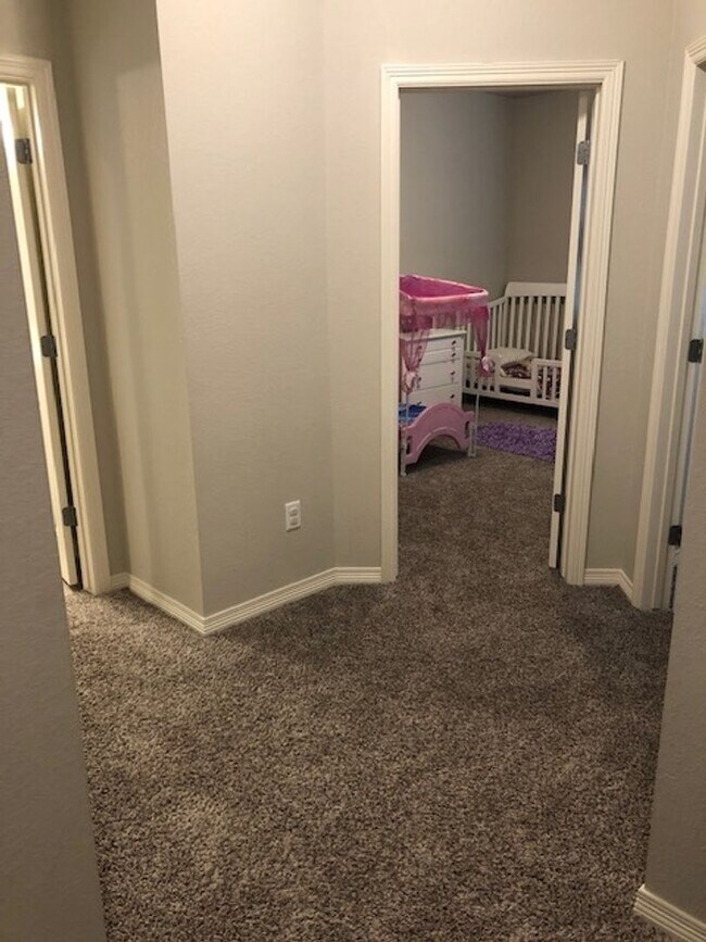 Building Photo - Beautiful 3 bed, 3 bath Townhome in West W...