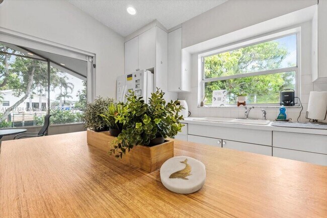 Building Photo - 2650 Scott St