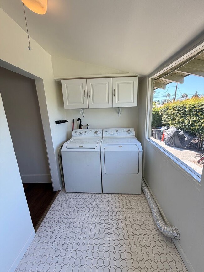 Building Photo - Quaint 2BD/1BA house in La Mesa Village available now for a 1-year lease!