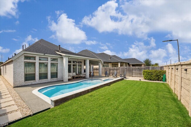 Building Photo - 28710 Wildthorne Ct