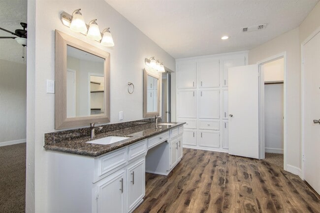 Building Photo - 2716 Pinecone Ln