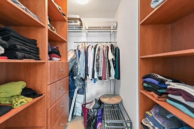 Building Photo - 350 SE 2nd St