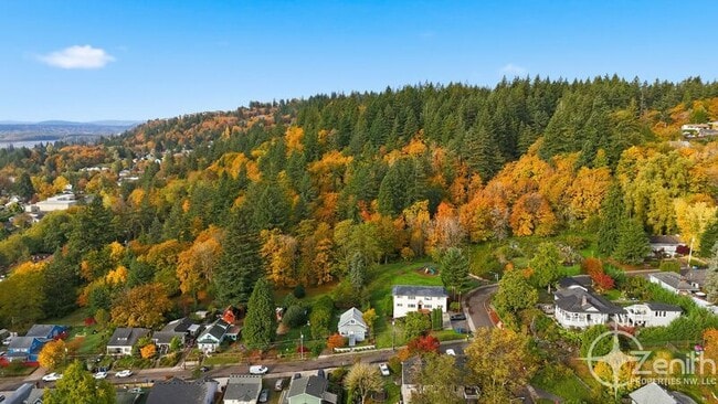 Building Photo - 1321 NW Drake Way