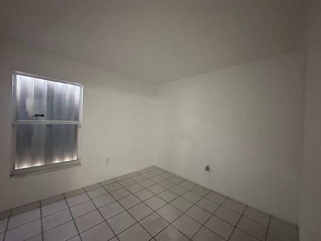 Bed 3 - 21444 NW 40th Circle Ct