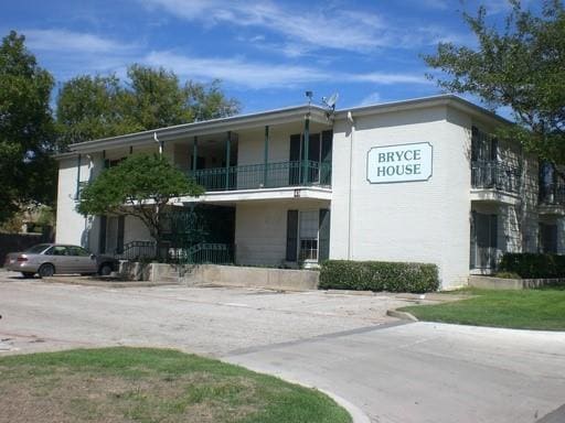 Primary Photo - 4901 Bryce Ave