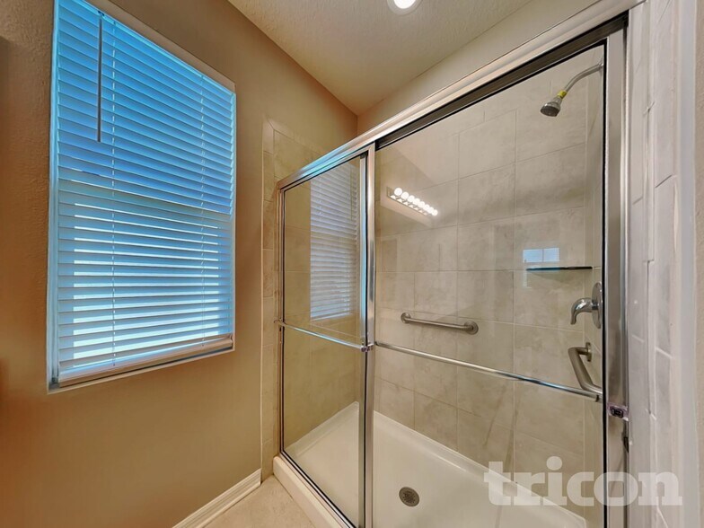 Building Photo - 2361 Sanderling St