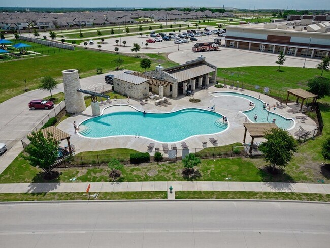 Building Photo - 2305 Caroline St