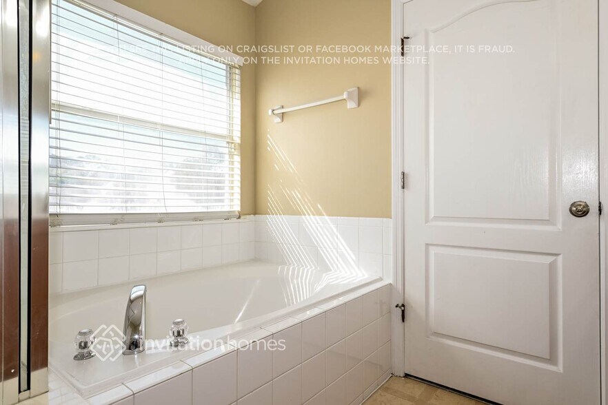 Building Photo - 9098 Gloucestershire Ct