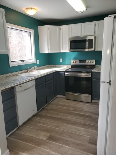 Building Photo - 625 E 22nd Ave