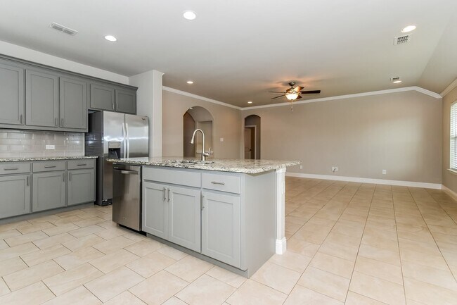 Building Photo - 309 Peachtree Ln