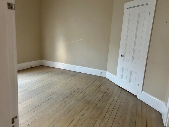 Building Photo - 36 7th St