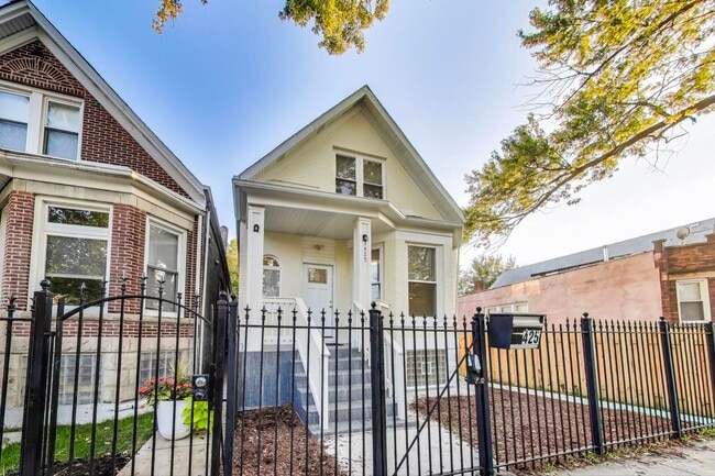 Building Photo - 3425 W Carroll Ave