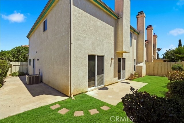 Building Photo - 9245 Woodman Ave