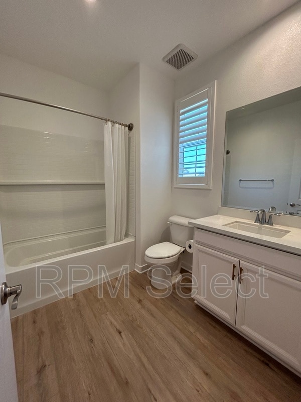 Building Photo - 772 Carnation Dr