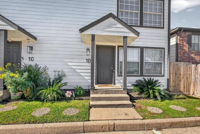 Building Photo - 1221 Cedar Post Ln