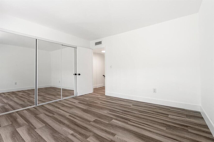 Building Photo - 809 W Oakland Park Blvd