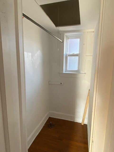 Building Photo - 813 W Cornelia Ave