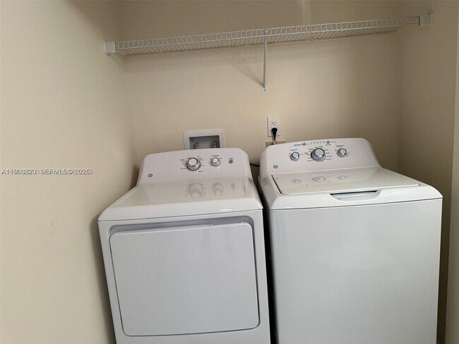 Building Photo - 19101 NE 36th Pl