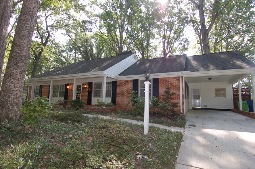 Primary Photo - 5400 Emerson Dr