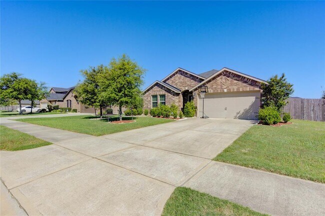 Building Photo - 9011 Hemlock Dr