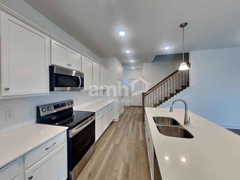 Building Photo - 5216 Lake Maxwell Dr