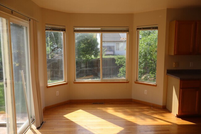 Building Photo - Bright & Spacious Single-Family Home in Great Location + $200 Off First Months Rent!