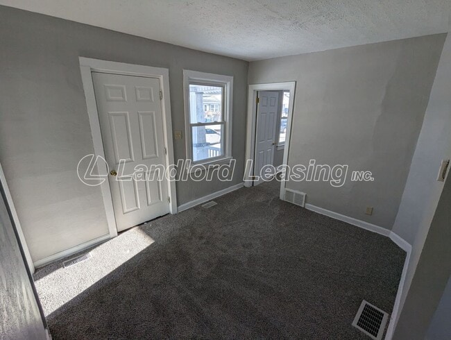 Building Photo - $595 Security Deposit Special!
