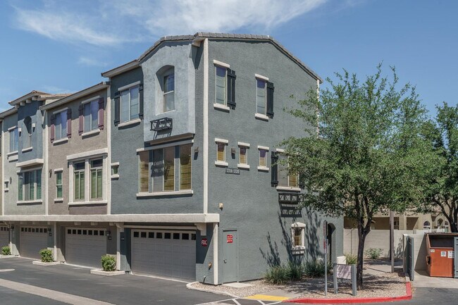 Building Photo - 280 S Evergreen Rd