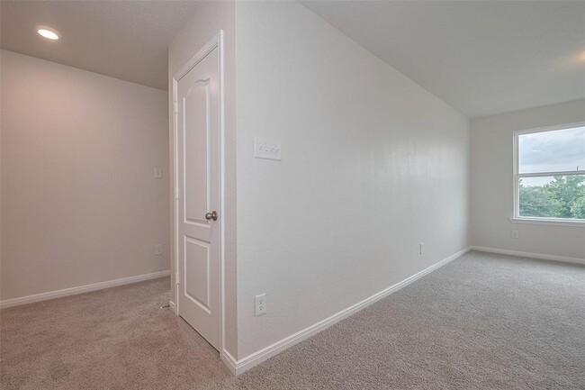 Building Photo - 16360 Oakside Hollow Ln