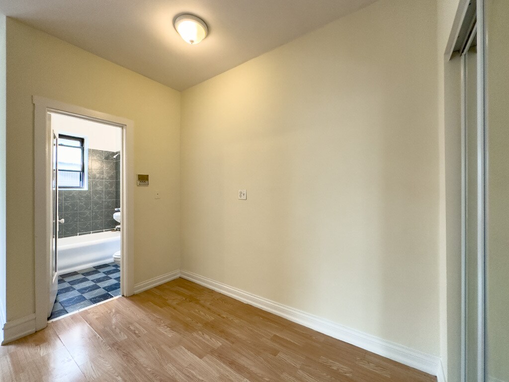Building Photo - 4854 N Damen Ave