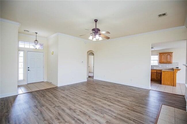 Building Photo - 520 Bonanza St