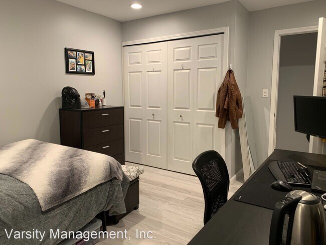 Building Photo - 2 br, 1 bath Apartment - 1001 S. Forest 10...