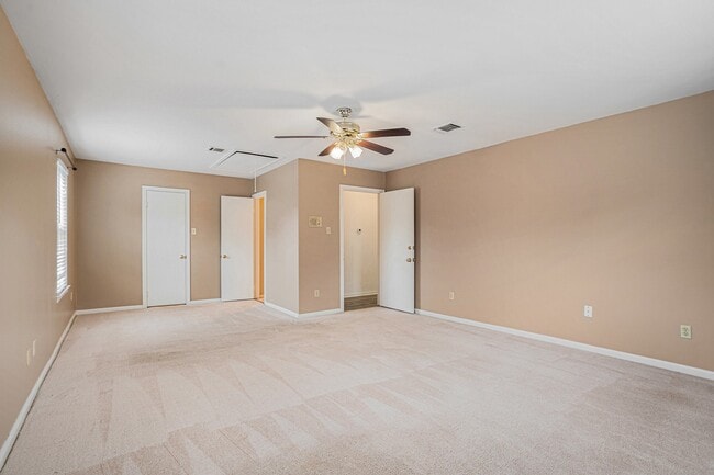 Building Photo - 606 Woodpark Dr