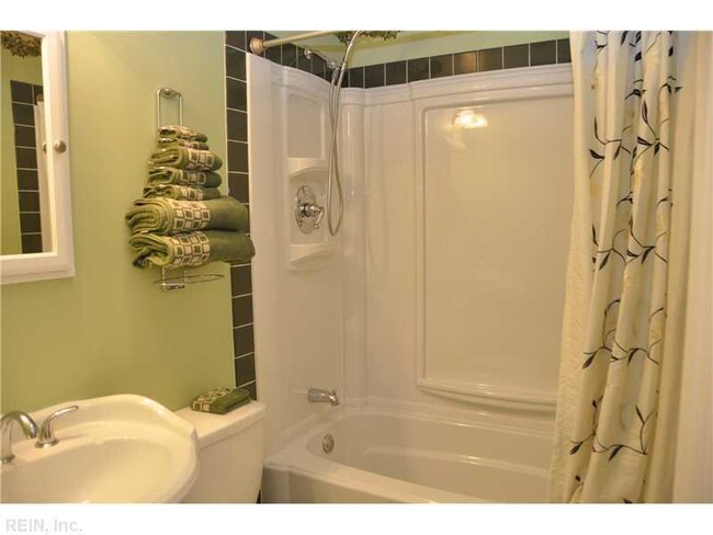 Building Photo - 3823 Bluestone Ave